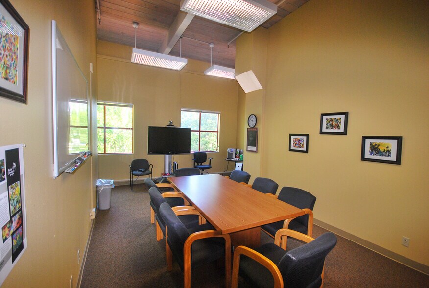 More Photos Of 30 E Broadway, Eugene Office For Lease