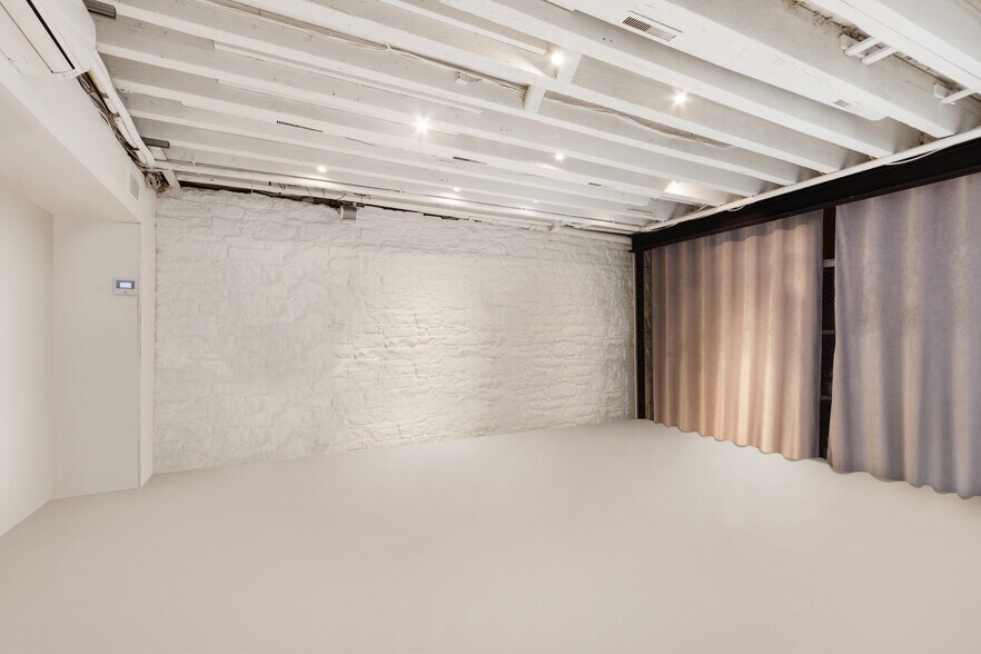 More Photos Of 155 Duane St, New York General Retail For Sale