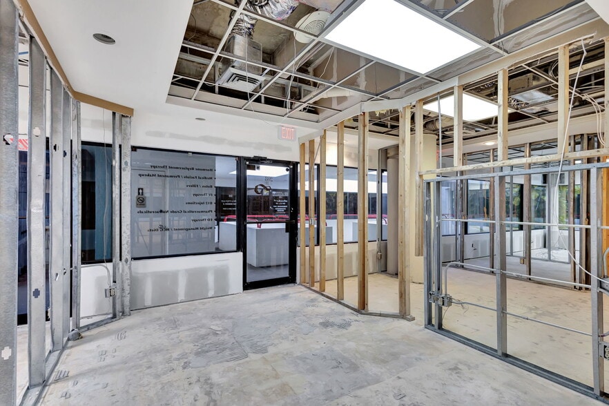 More Photos Of 5608 PGA Blvd, Palm Beach Gardens Medical For Lease