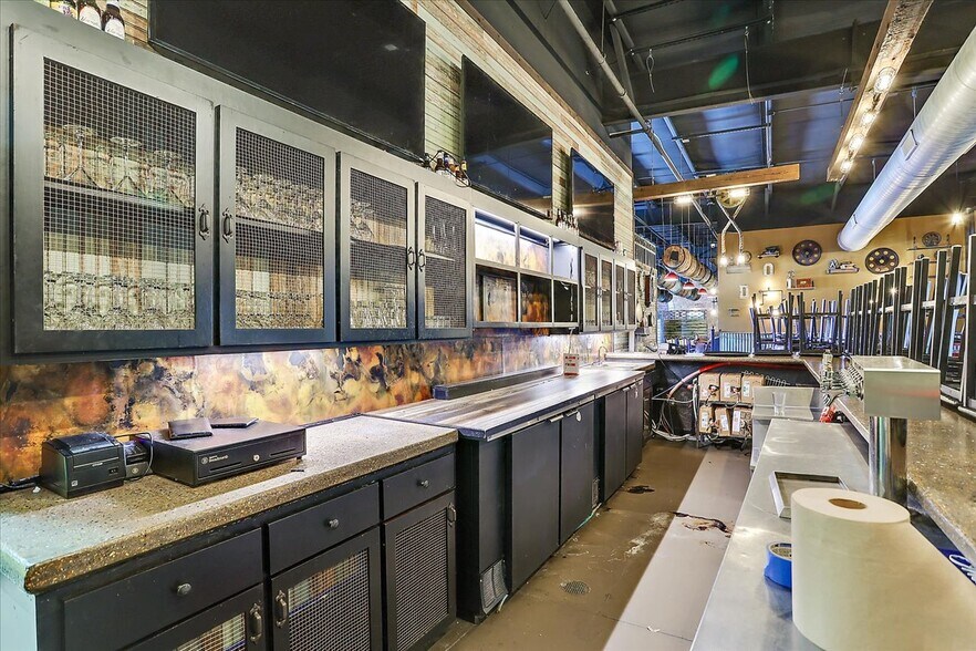 More Photos Of 15 Jackson Cir, Florence Restaurant For Sale