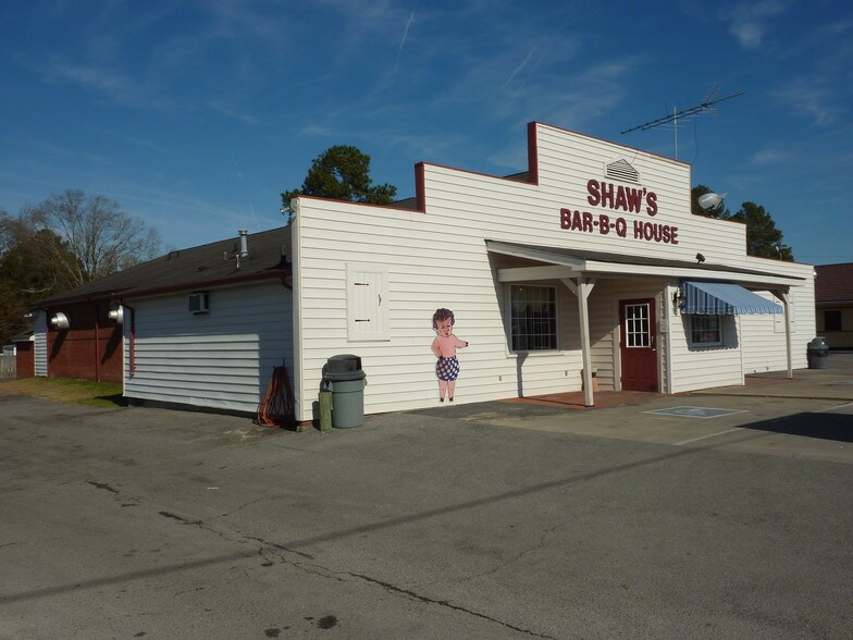 More Photos Of 202 West Blvd, Williamston Restaurant For Sale