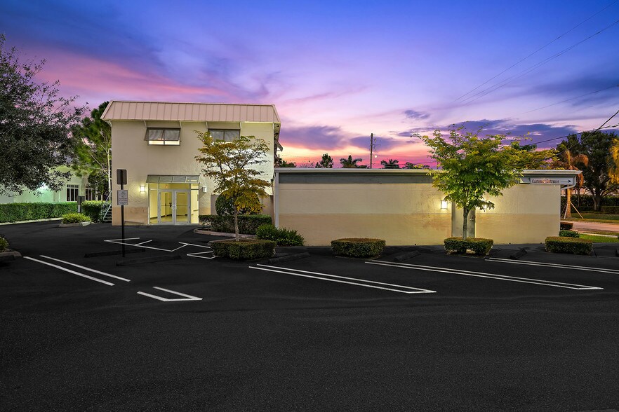 More Photos Of 800 W Indiantown Rd, Jupiter Storefront Retail Office For Lease