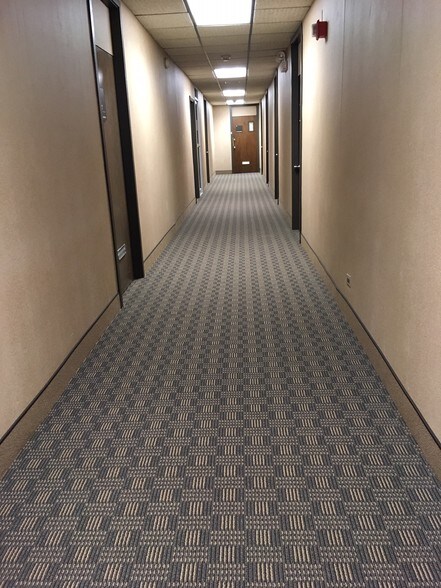 More Photos Of 4433 W Touhy Ave, Lincolnwood Office For Lease