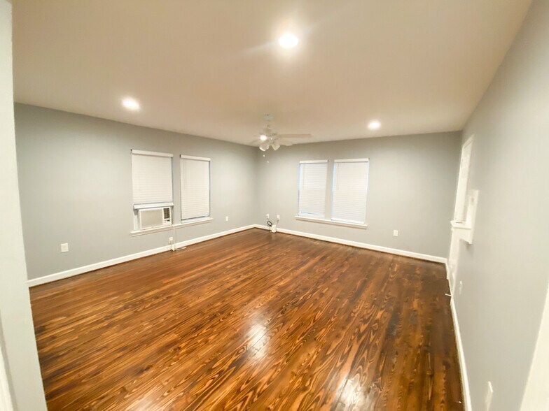 More Photos Of 5331 Bell St, Houston Apartments For Sale