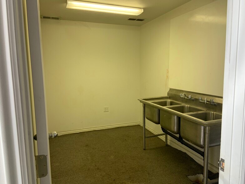 More Photos Of 440 W 200 N, Bountiful Warehouse For Lease