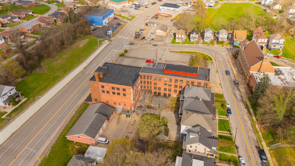 More Photos Of 1439 Sunset Blvd, Steubenville Flex For Sale