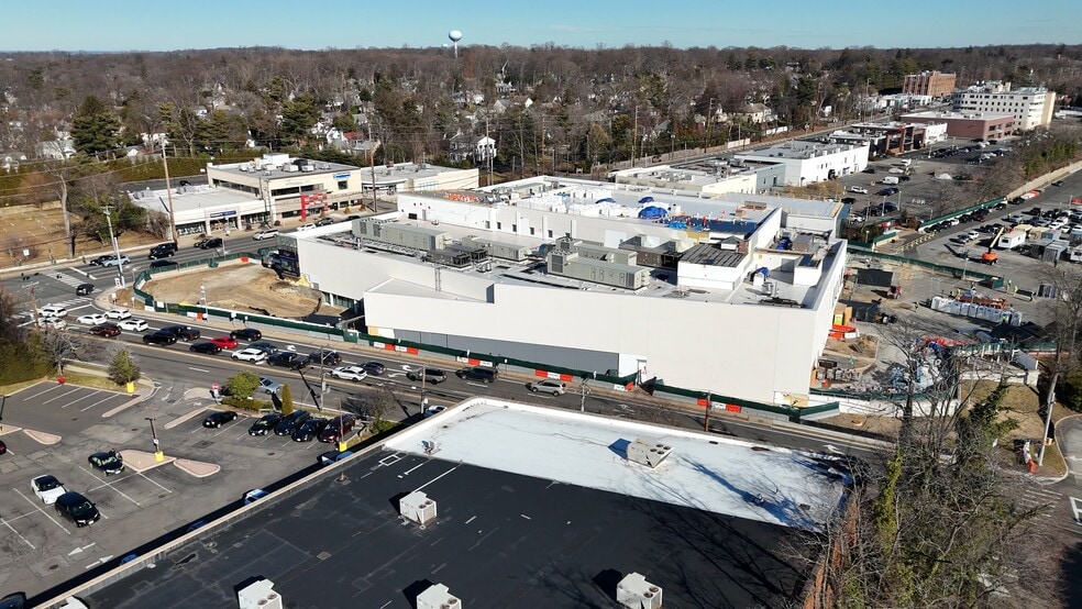 More Photos Of 1410-1420 Northern Blvd, Manhasset Freestanding For Lease