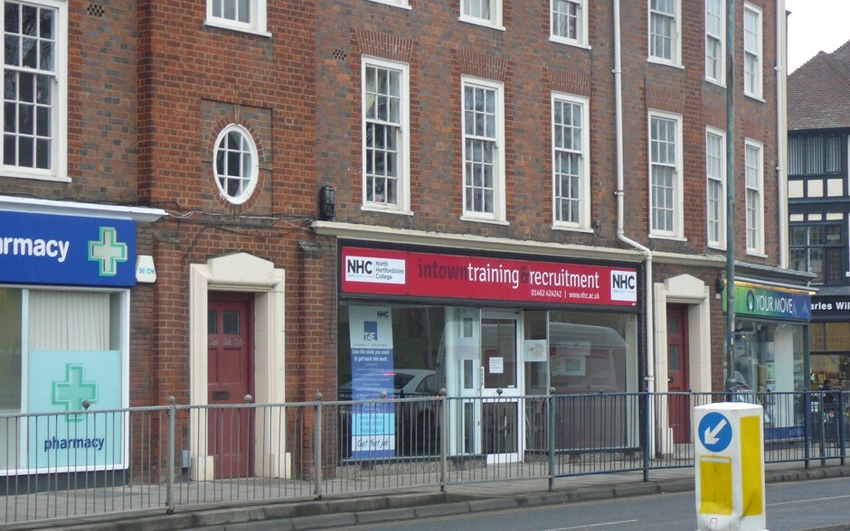 126 Queen St, Hitchin, HRT SG4 9TH Retail For Lease