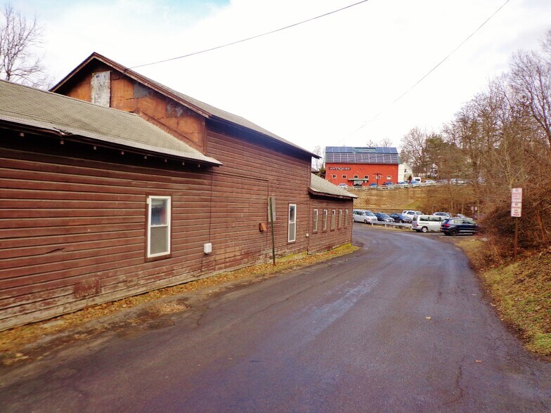 More Photos Of 11 Water St, New Paltz Freestanding For Sale