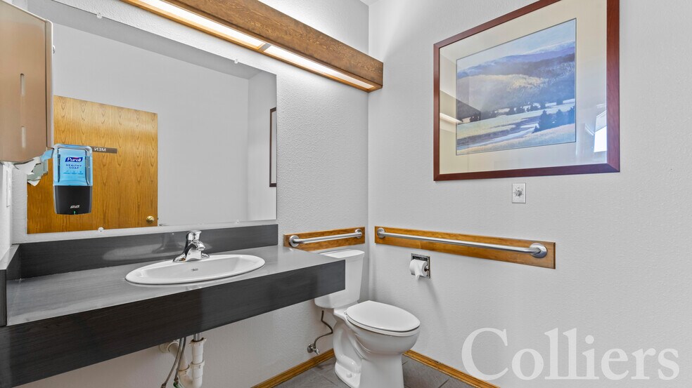 More Photos Of 2300 S Orchard St, Boise Office For Sale