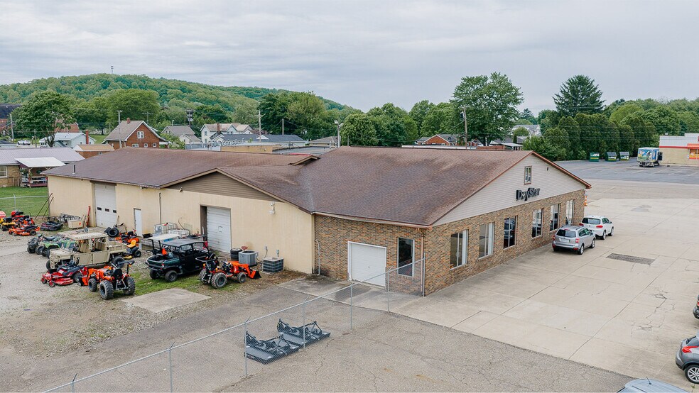 More Photos Of 206 S Carrollton St, Malvern Auto Dealership For Sale