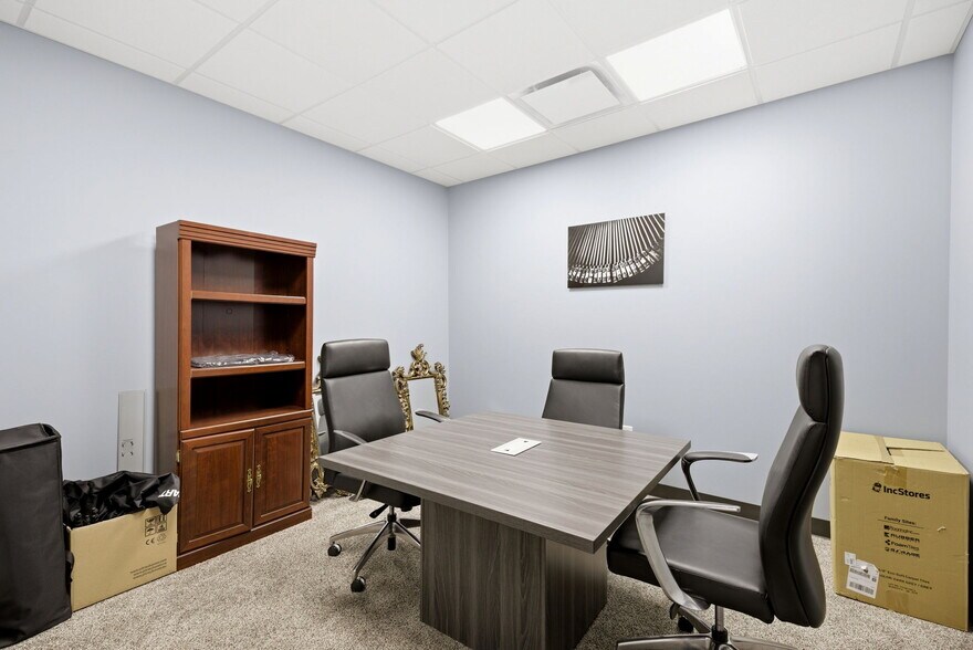 More Photos Of 326 SE Douglas St, Lees Summit Office For Sale