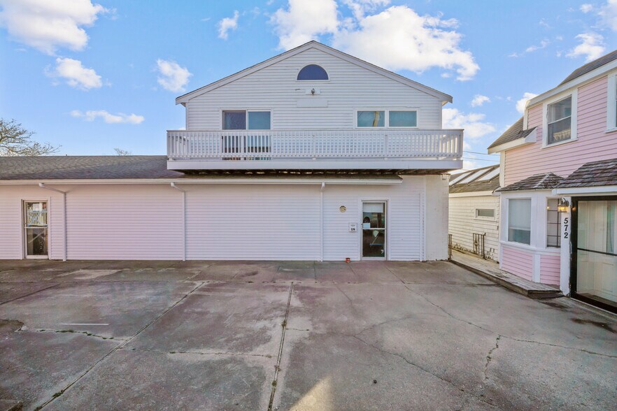 More Photos Of 574 Main St, Hyannis Storefront Retail Residential For Sale