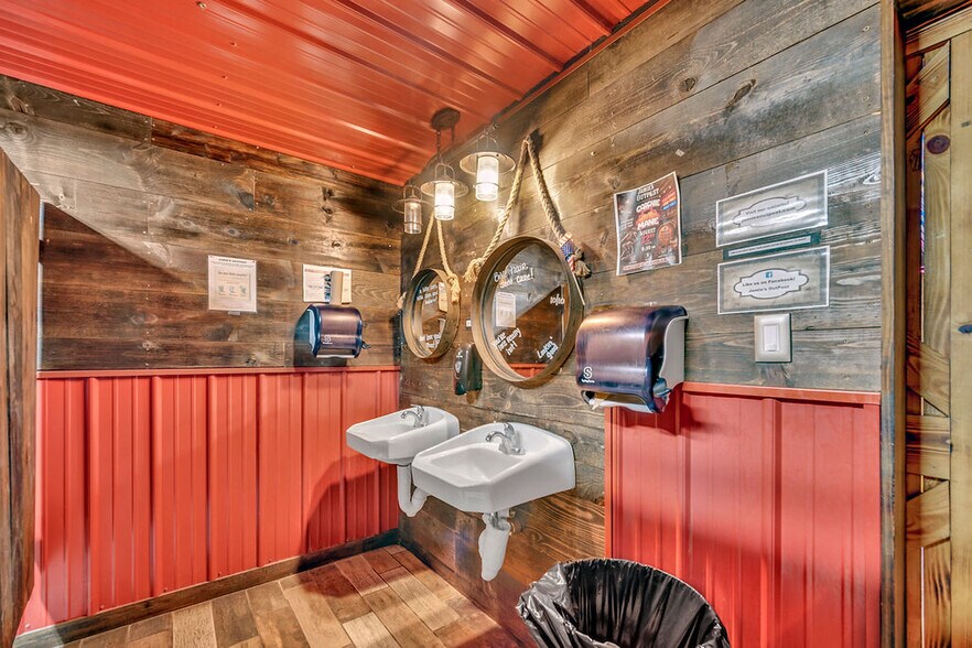 More Photos Of 602 Clark St, Utica Restaurant For Sale