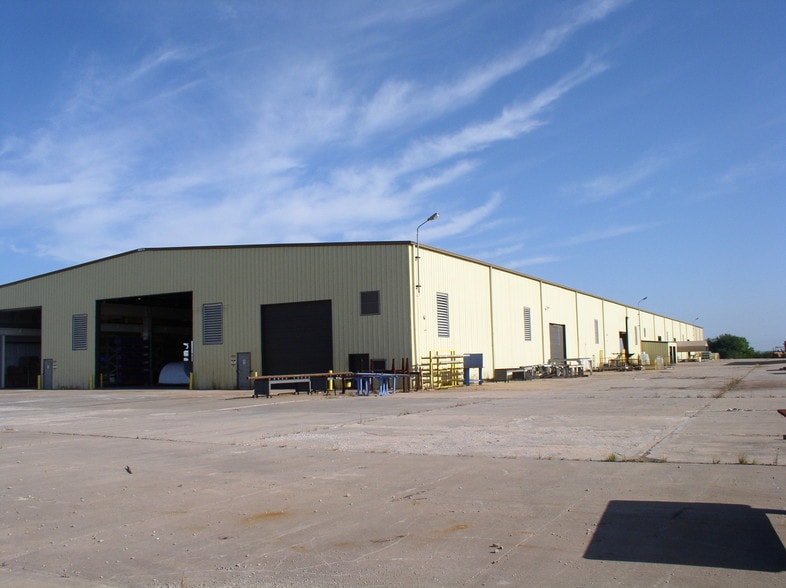 More Photos Of 1200 N Maitlen Dr, Cushing Manufacturing For Lease