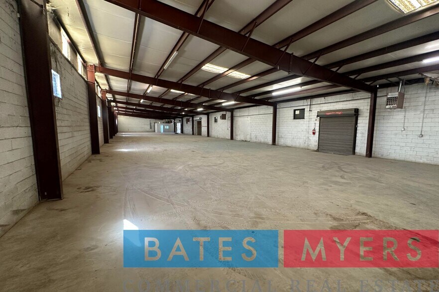 More Photos Of 2632 Chalk Hill Rd, Dallas Distribution For Lease