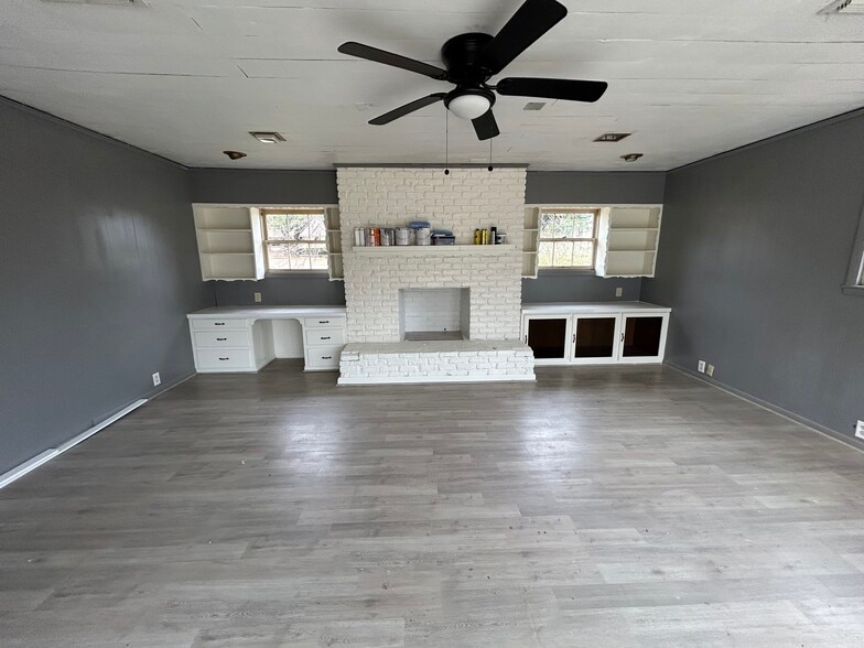 More Photos Of 404 N Henderson Blvd, Kilgore Office For Lease