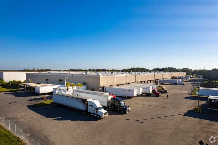 More Photos Of 3102 Queen Palm Dr, Tampa Warehouse For Lease