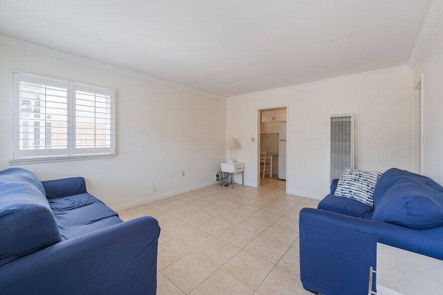 More Photos Of 71 19th St, Hermosa Beach Apartments For Sale