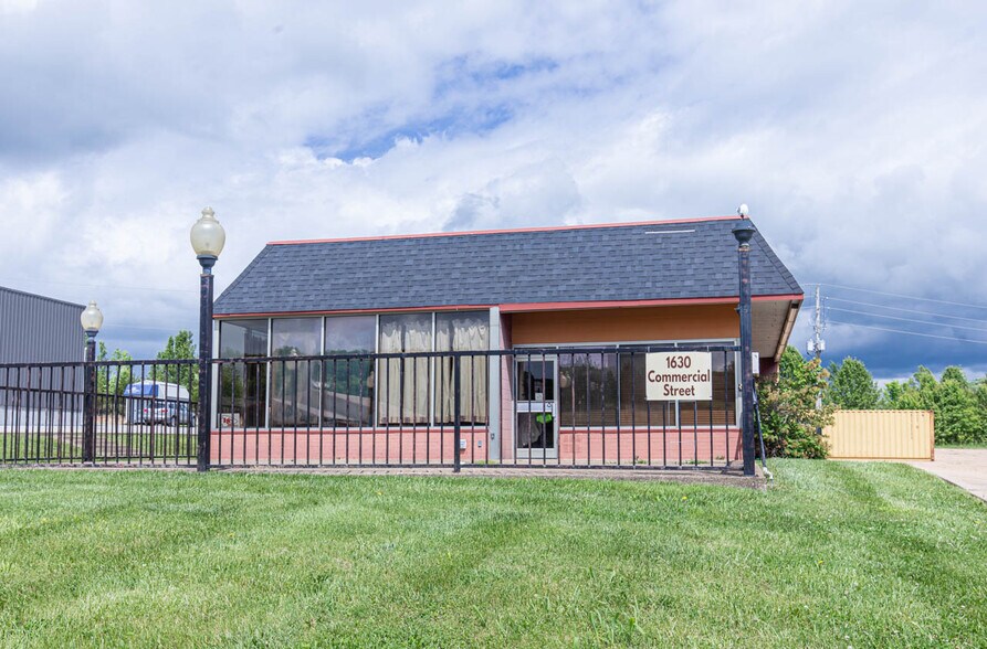 More Photos Of 1630 Commercial St, Warsaw Restaurant For Sale