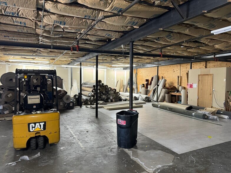 More Photos Of 29 Rocky Point Yaphank Rd, Rocky Point Storefront For Lease