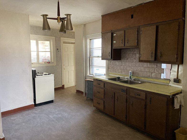 More Photos Of 2211 E Monument St, Baltimore Storefront Retail Residential For Sale