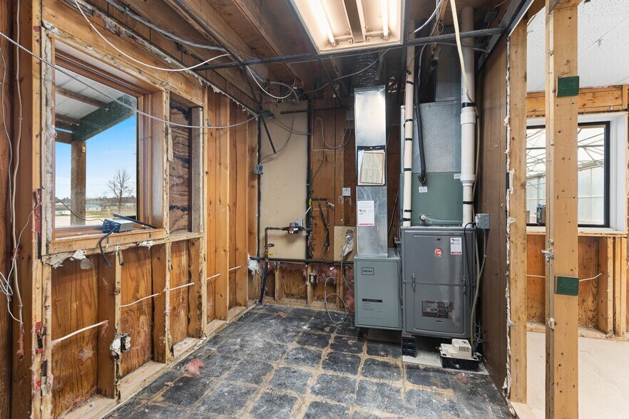 More Photos Of 5814 Calumet Ave, Manitowoc General Retail For Sale