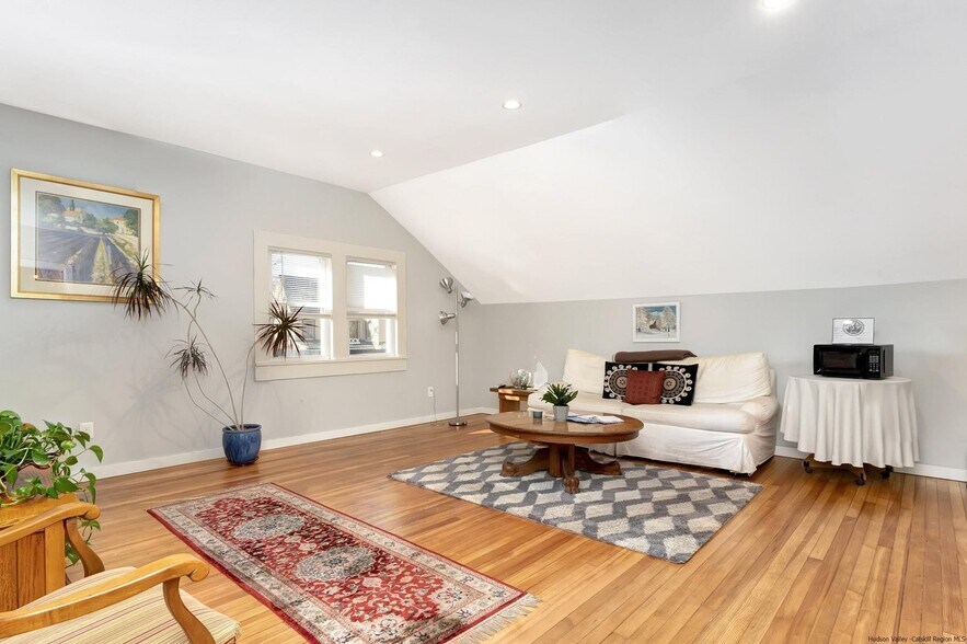 More Photos Of 17 Mill Hill Rd, Woodstock Restaurant For Sale