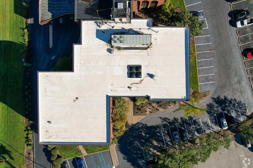 More Photos Of 8860-8866 Ladue Rd, Ladue Office For Lease