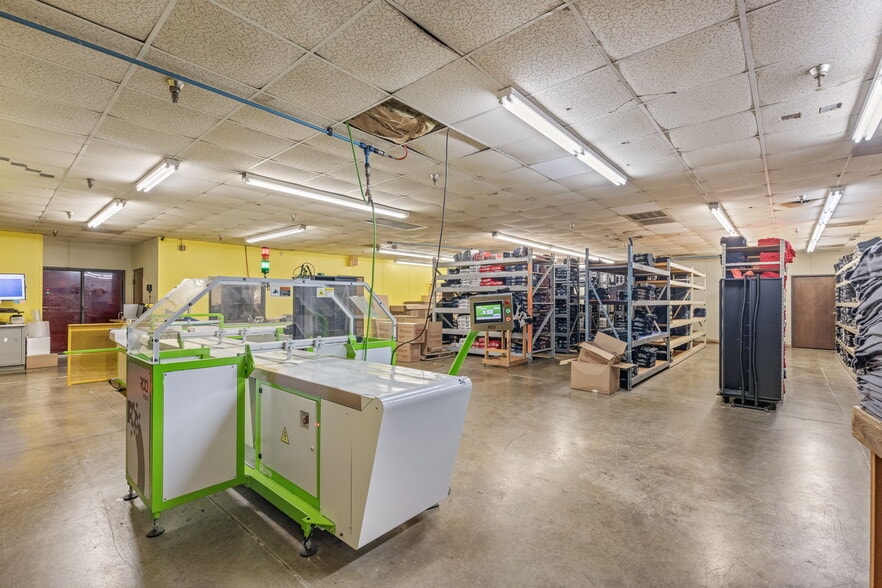 More Photos Of 6580 E Skelly Dr, Tulsa Manufacturing For Sale