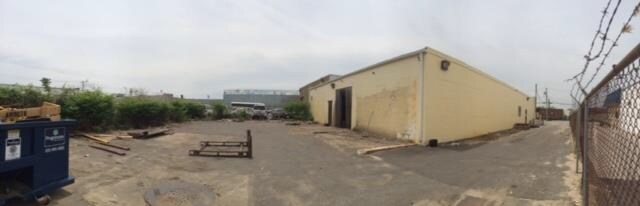 More Photos Of 35 Central Dr, Farmingdale Warehouse For Lease