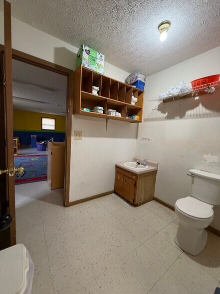 More Photos Of 100 Bosa Dr, Saint Robert Health Club For Sale