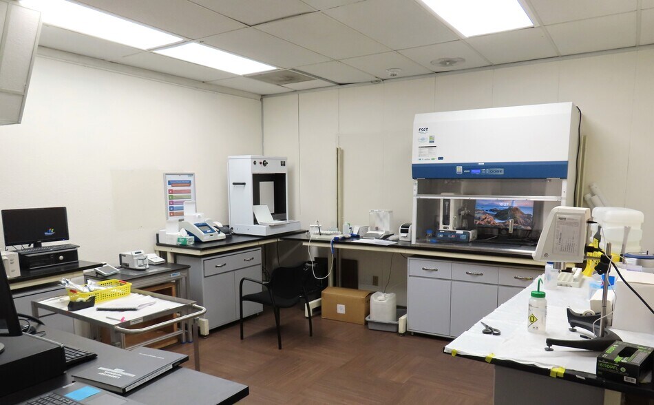 More Photos Of 1910-1920 5th St, Davis Light Manufacturing For Lease