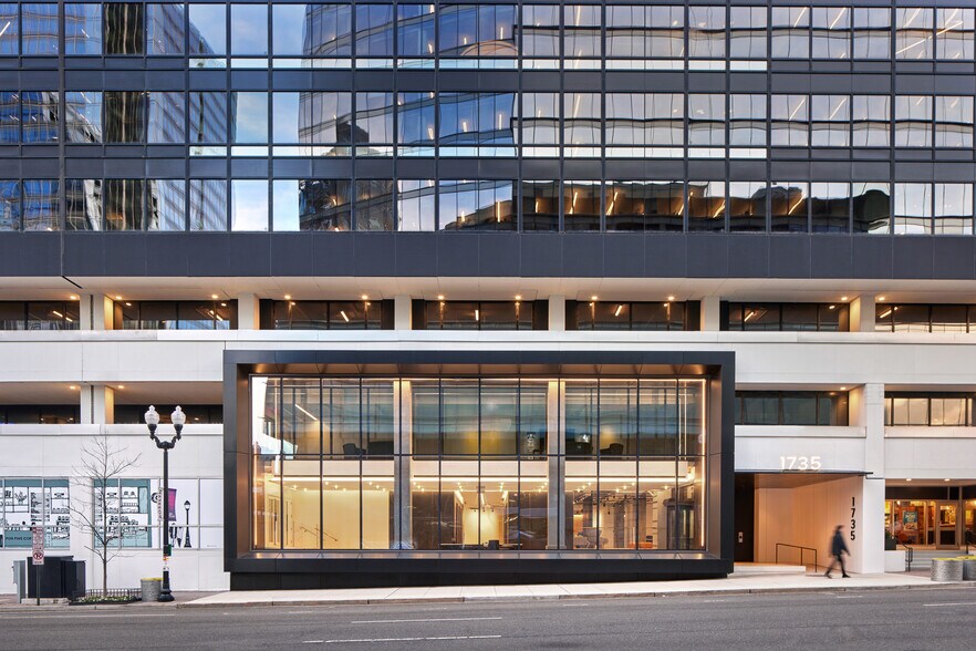 More Photos Of 1735 N Lynn St, Arlington Office For Lease