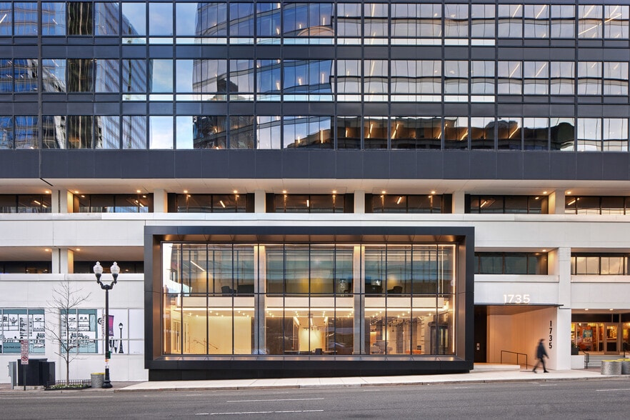 More Photos Of 1735 N Lynn St, Arlington Office For Lease