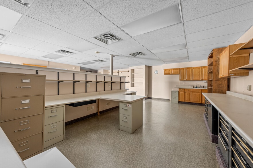 More Photos Of 901 Crown Point Rd, Westville Office For Lease