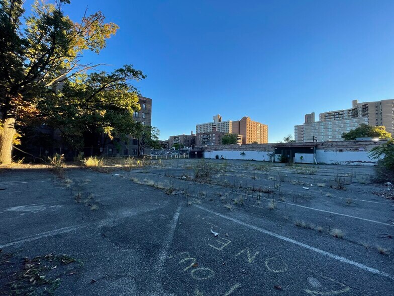 More Photos Of 4415 Kissena Blvd, Flushing Drugstore For Lease