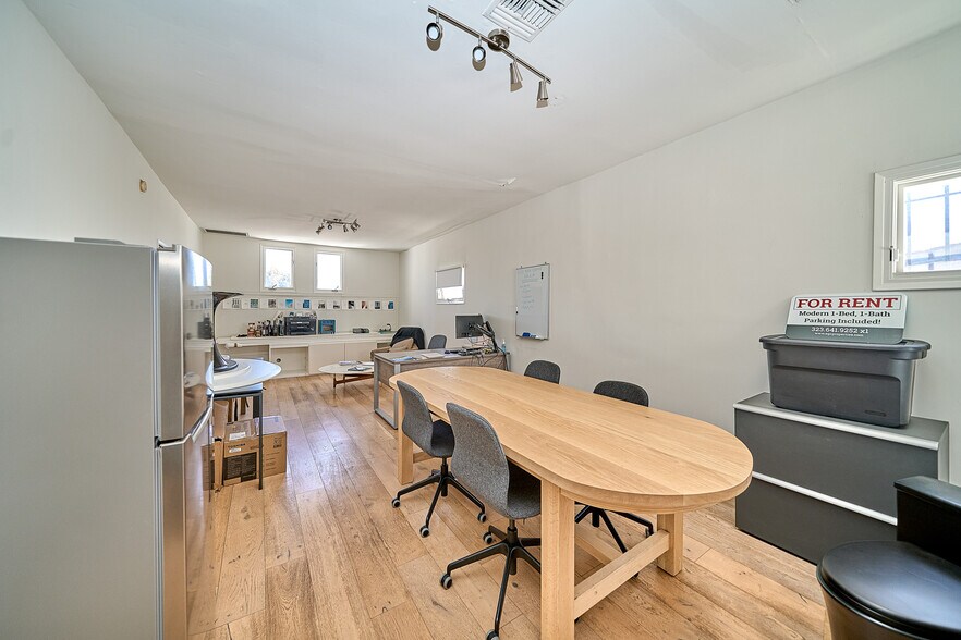 More Photos Of 7223 Beverly Blvd, Los Angeles Storefront Retail Office For Sale