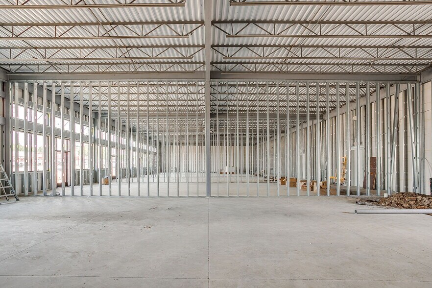More Photos Of 3300 NE 28th St, Fort Worth General Retail For Lease