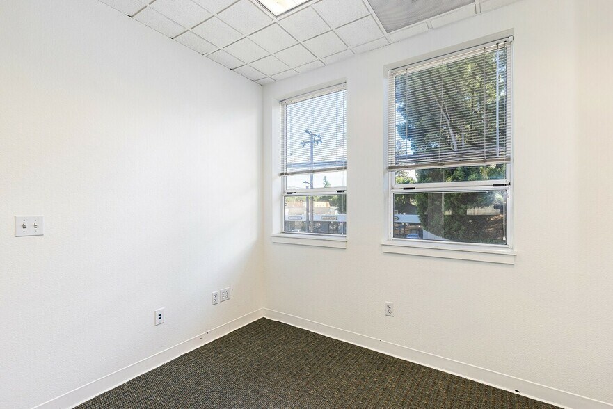 More Photos Of 7300 Healdsburg Ave, Sebastopol Office For Lease