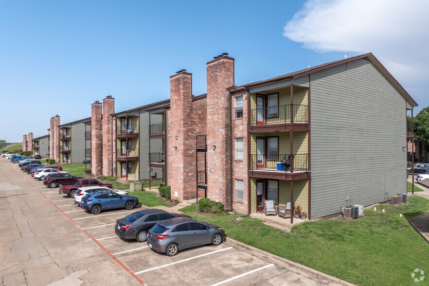 Primary Photo Of 1600 LaSalle Dr, Sherman Apartments For Sale