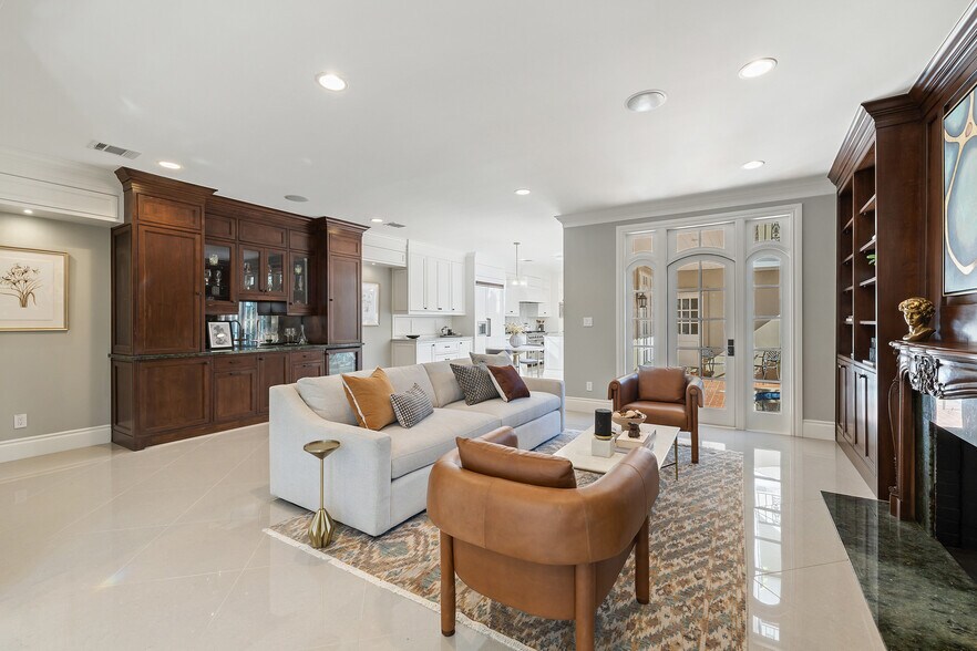 More Photos Of 1810 W 35th St, Austin Specialty For Sale