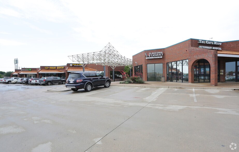 More Photos Of 4922-4274 Overton Ridge Blvd, Fort Worth Unknown For Lease