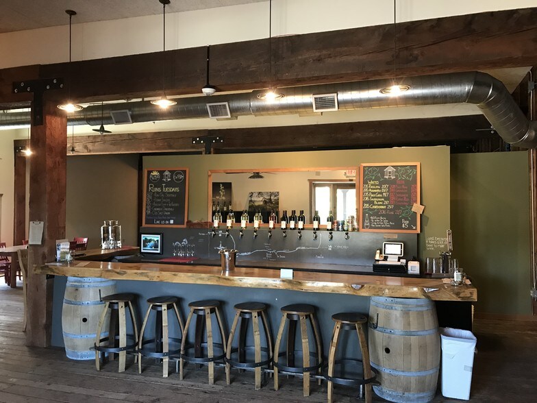 More Photos Of 13 Railroad St, Hood River Winery Vineyard For Lease