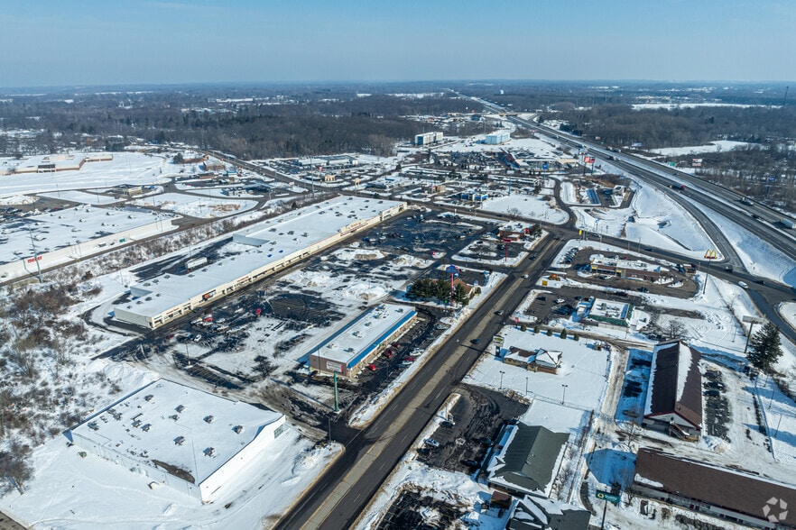 More Photos Of 1950 Pipestone Rd, Benton Harbor Unknown For Lease