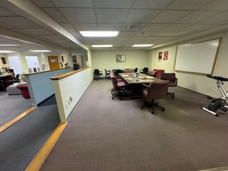 More Photos Of 168 Ayer Rd, Littleton Warehouse For Lease