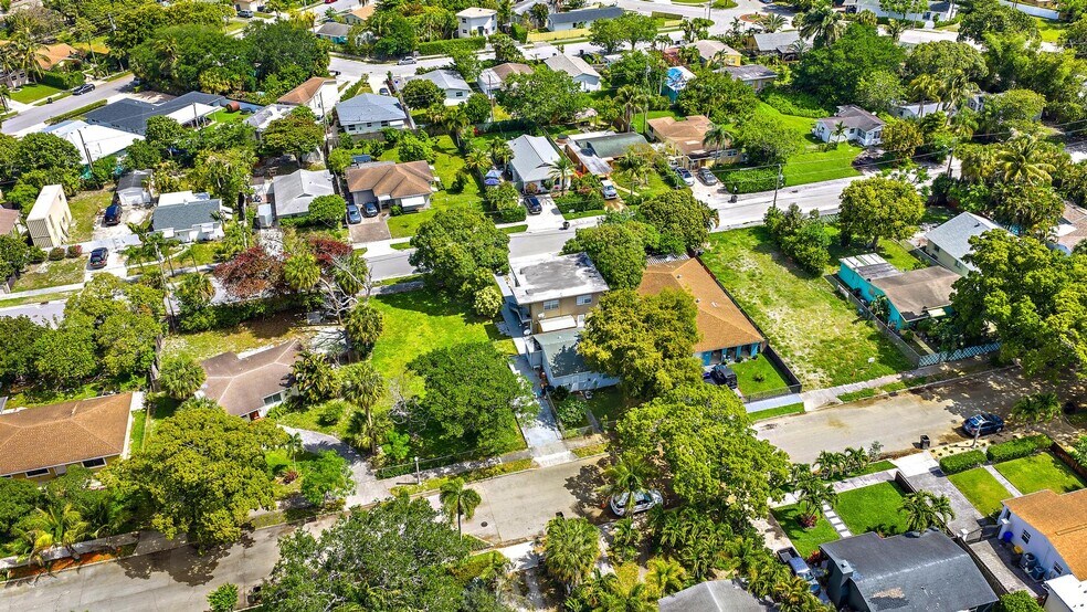 More Photos Of 940 Charles St, West Palm Beach Multifamily For Sale