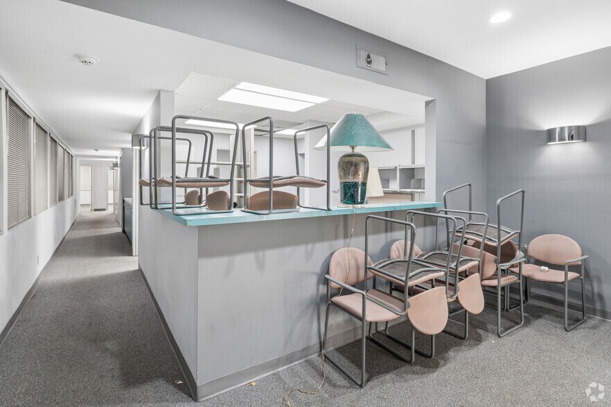 More Photos Of 13822 Beach Blvd, Westminster Office For Sale