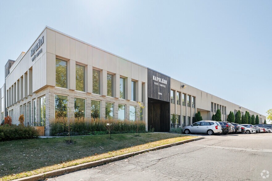 More Photos Of 2702-2722 Rue Lapierre, Montréal Warehouse For Sale