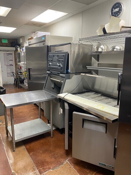 More Photos Of 1035-1038 Garnet Ave, San Diego Restaurant For Lease